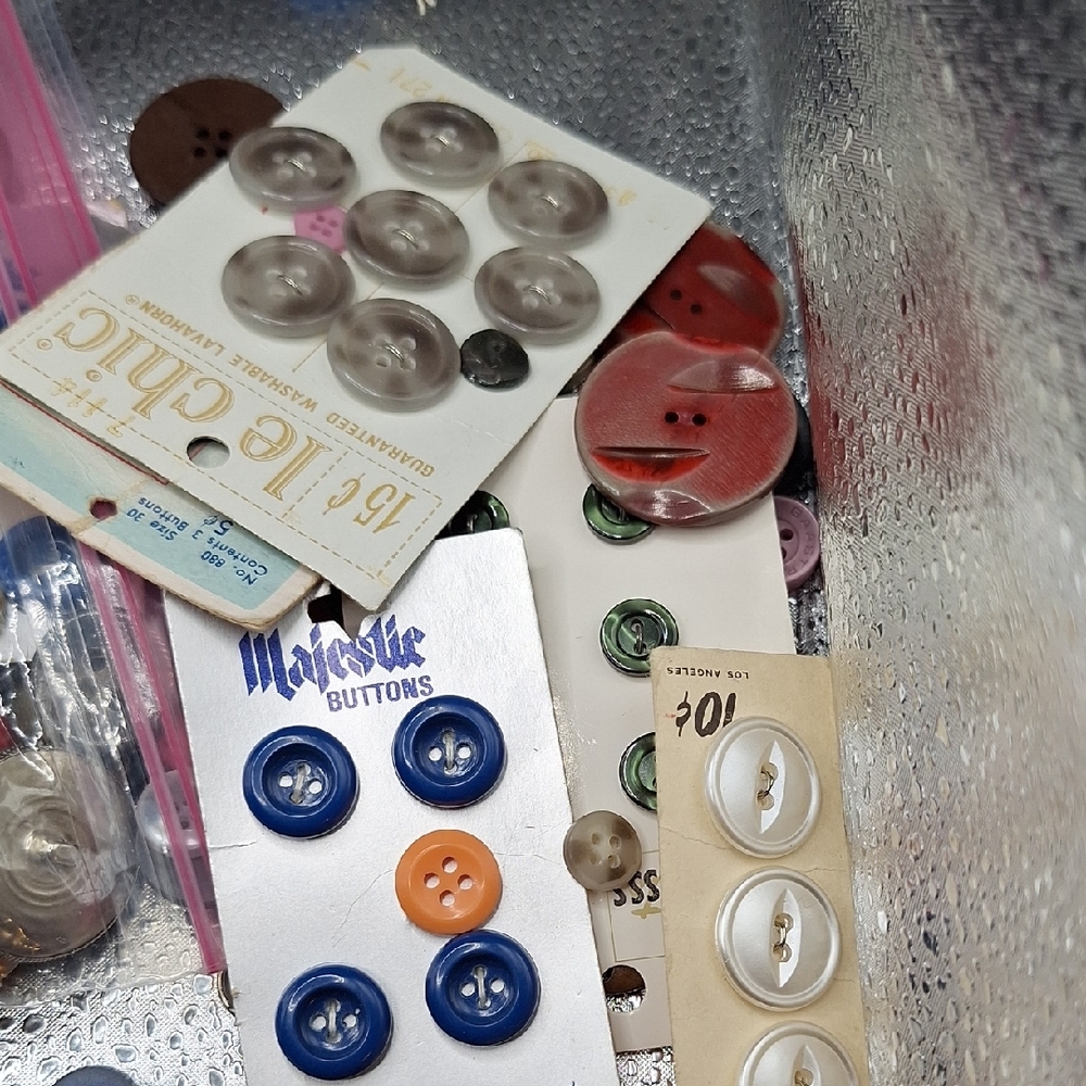 Mixed  Button Collection - Picture 2 of 7